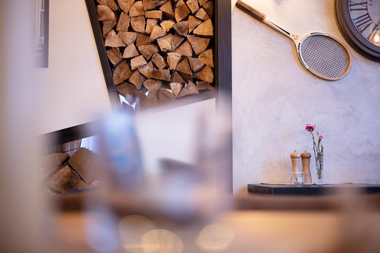Hotel McLimon Nový Jičín Esterno foto