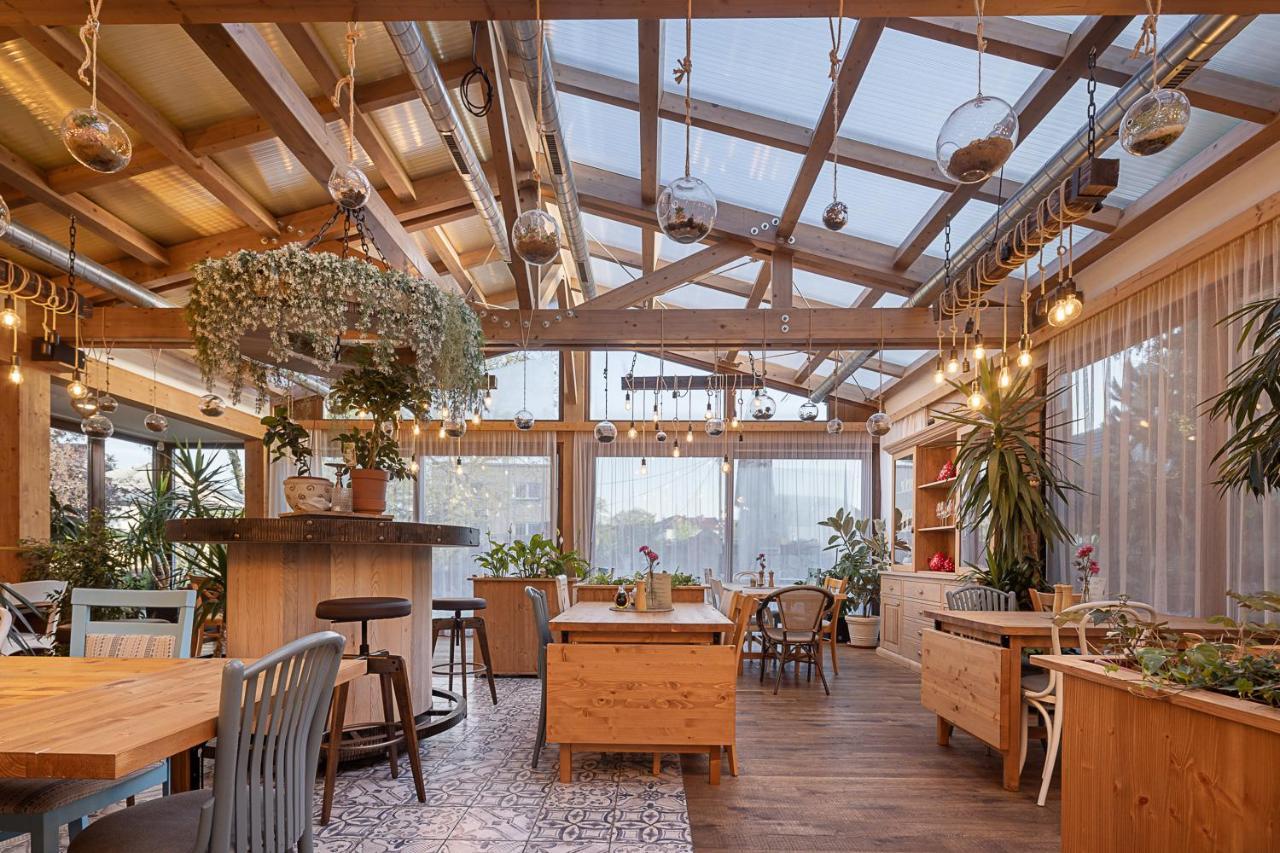 Hotel McLimon Nový Jičín Esterno foto