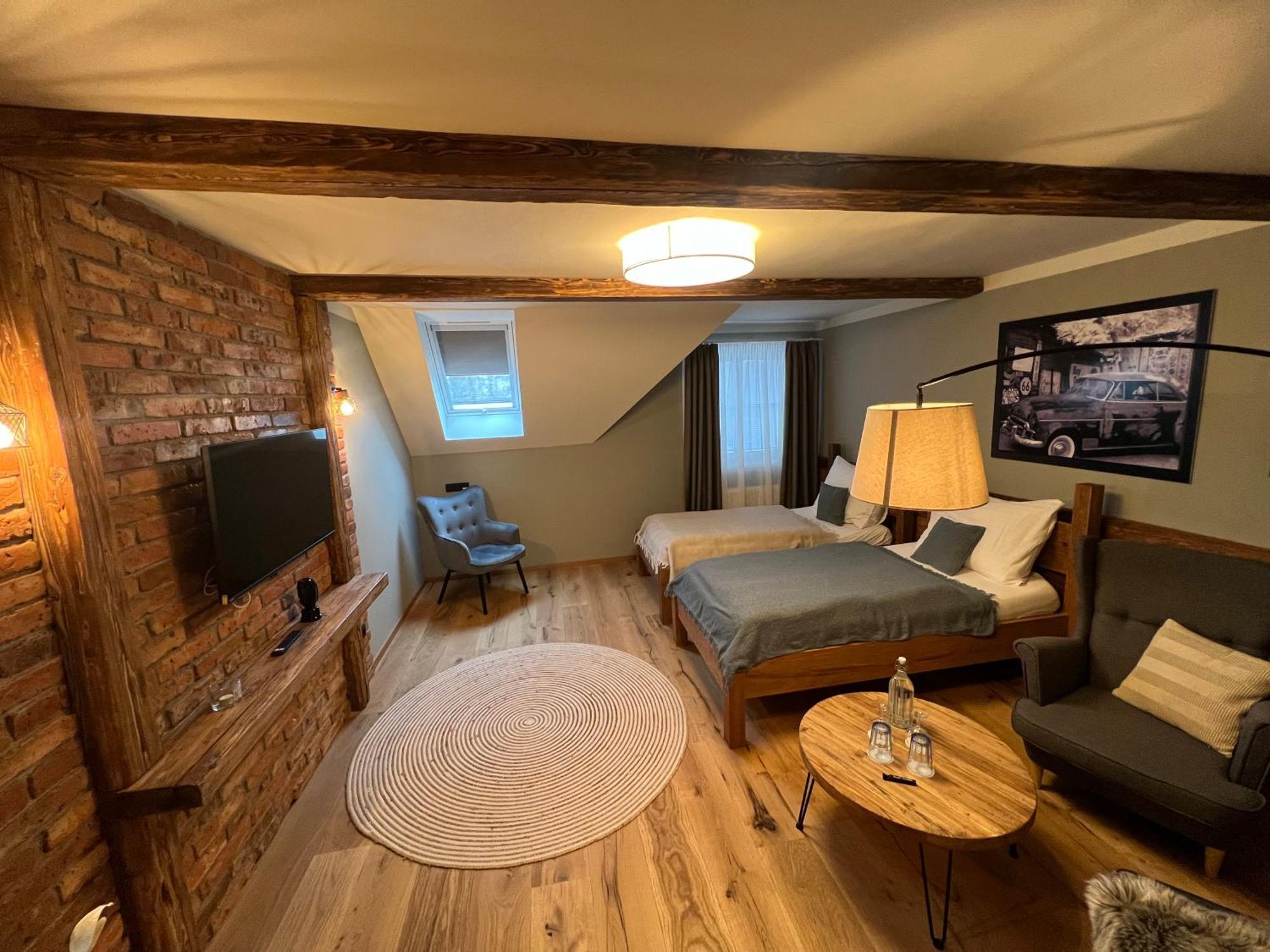 Hotel McLimon Nový Jičín Esterno foto