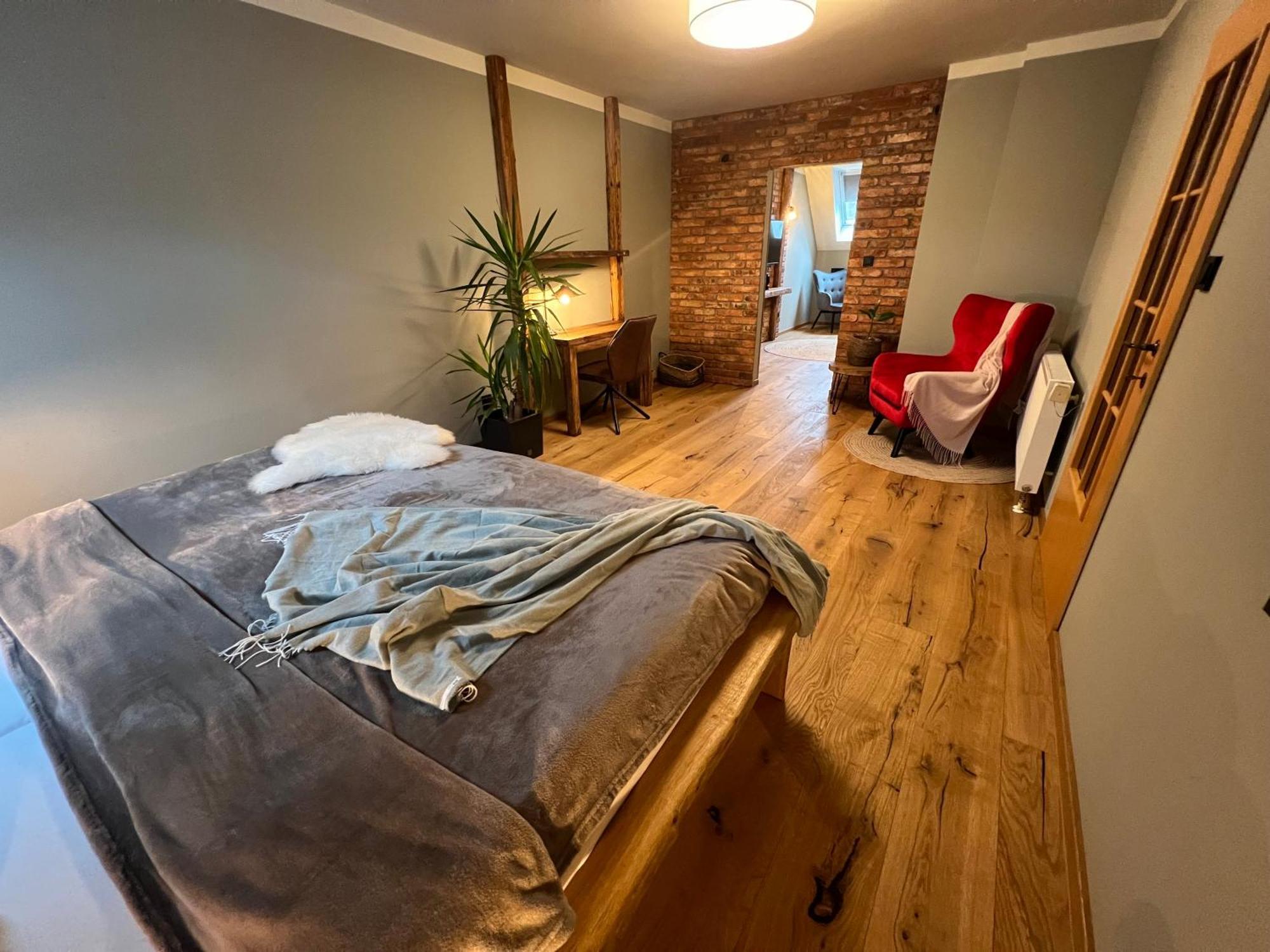 Hotel McLimon Nový Jičín Esterno foto