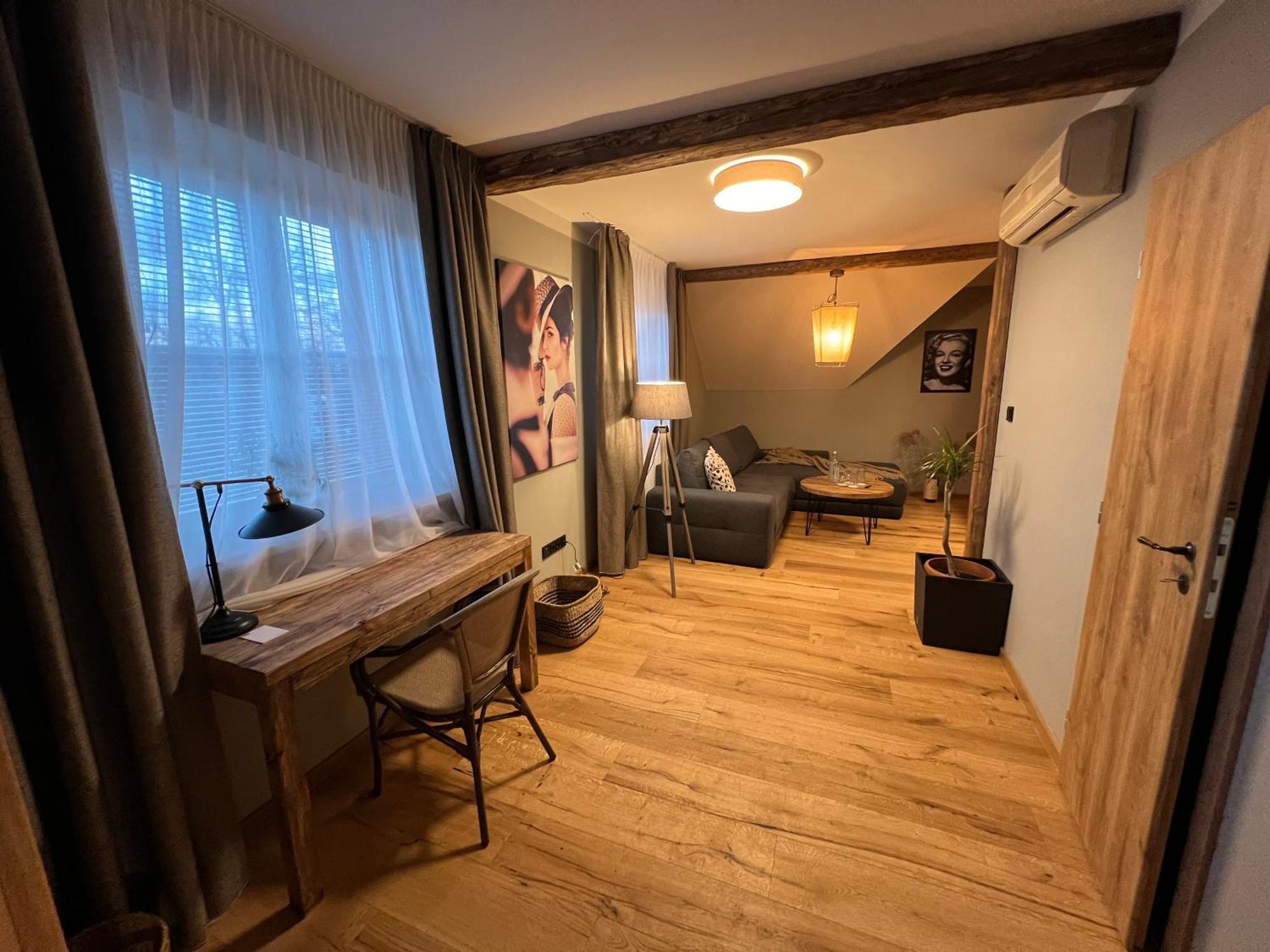 Hotel McLimon Nový Jičín Esterno foto