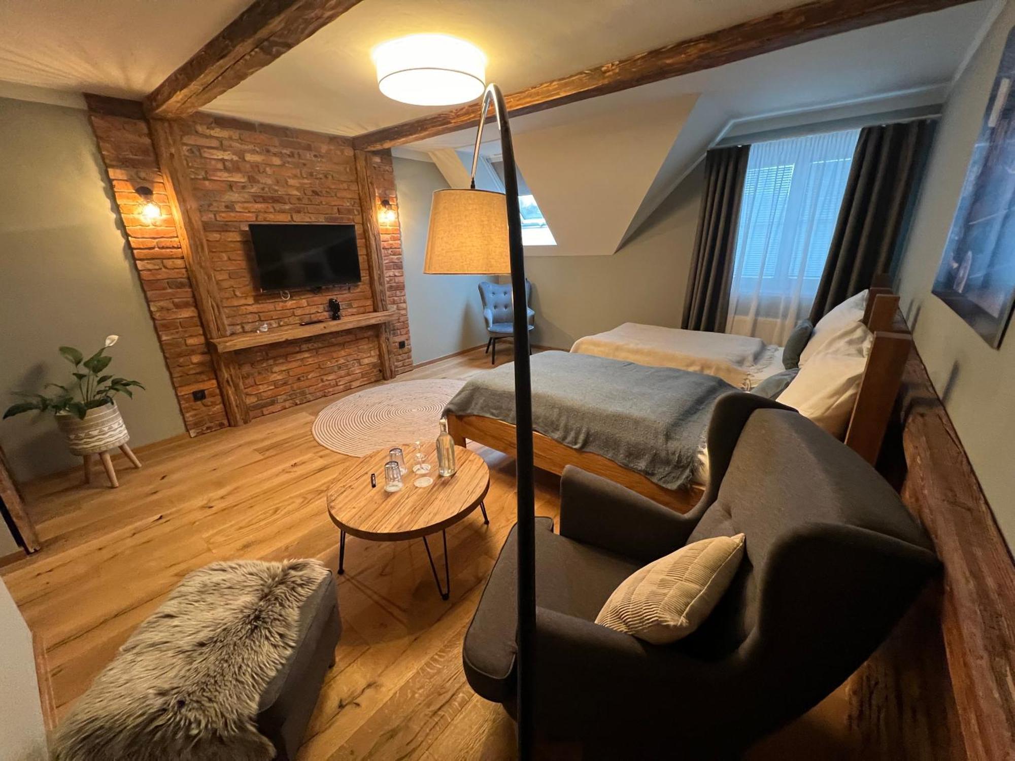 Hotel McLimon Nový Jičín Esterno foto
