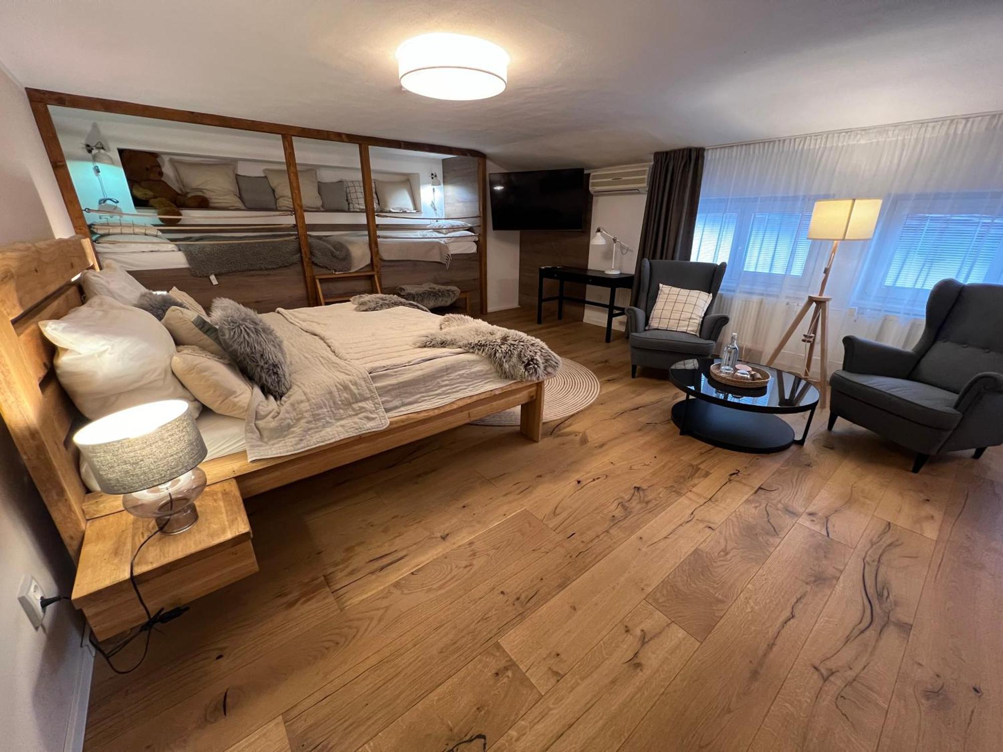 Hotel McLimon Nový Jičín Esterno foto