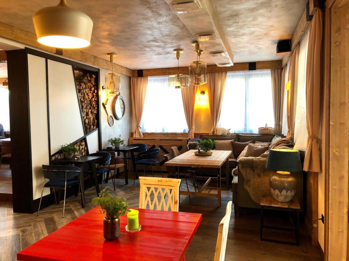 Hotel McLimon Nový Jičín Esterno foto